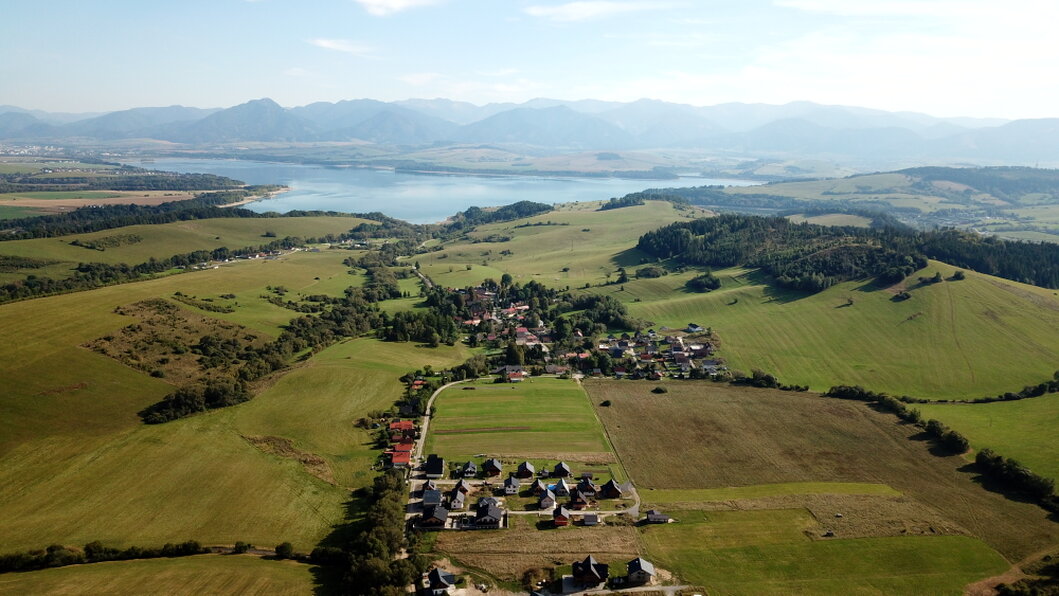 Panoramatický výhľad na Nízke Tatry z terasy domu